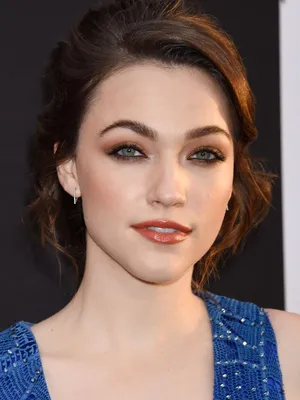 Violett Beane