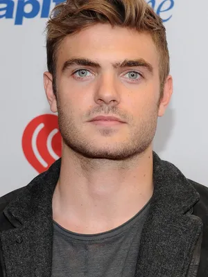 Alex Roe