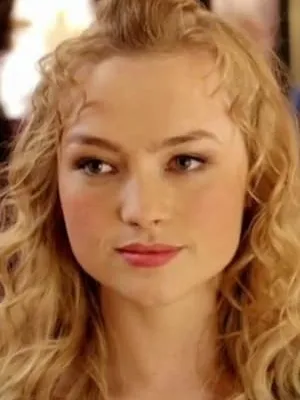 Kyra Sophia Kahre