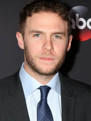 Iain De Caestecker