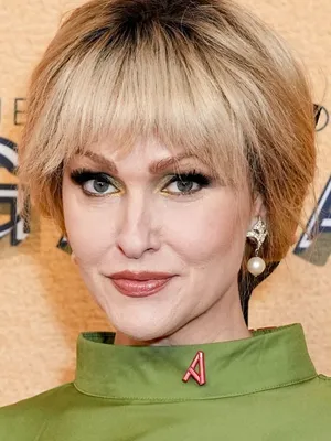 Jenn Lyon