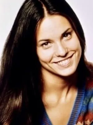 Cristina Raines