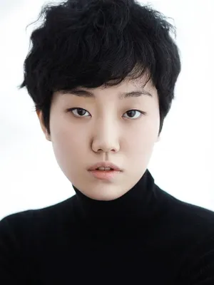 Lee Zoo-young
