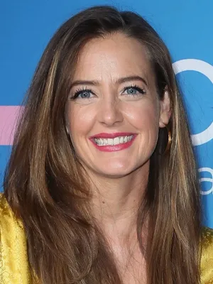 Stephanie Allynne