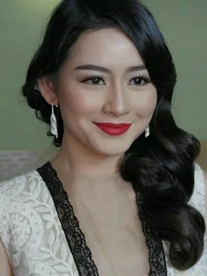 Laura Theux