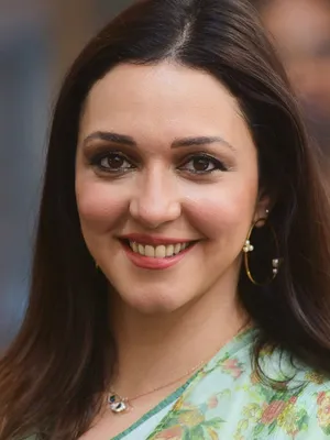 Nauheed Cyrusi