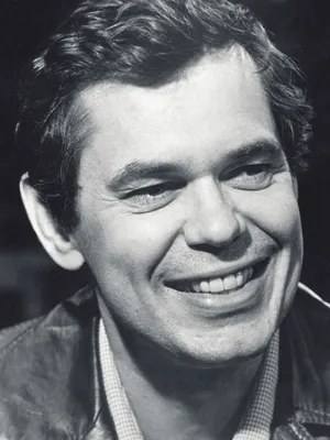 Leslie Carlson