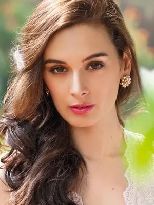 Evelyn Sharma