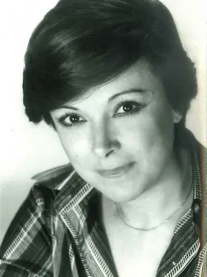 Lola Cardona