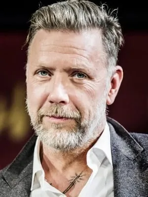 Mikael Persbrandt