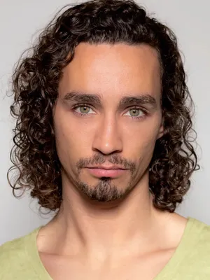 Robert Sheehan