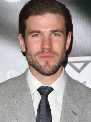 Austin Stowell