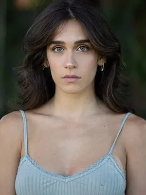 Izabel Pakzad