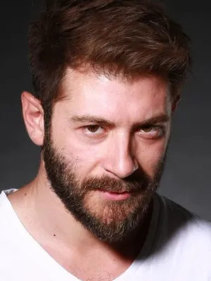Cem Avnayim