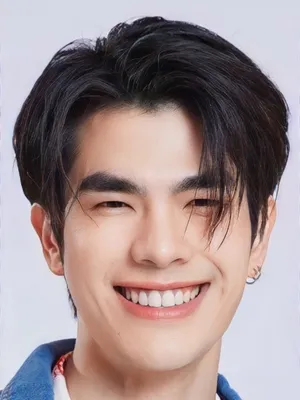 Phakphum Romsaithong
