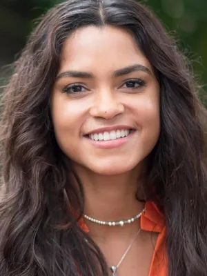 Lucy Alves