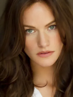 Kelly Overton