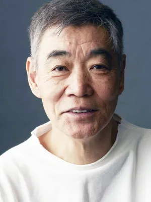 Akira Emoto