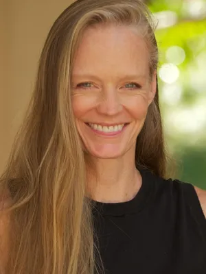 Suzy Amis
