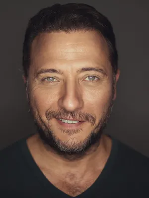 Yiğit Özşener
