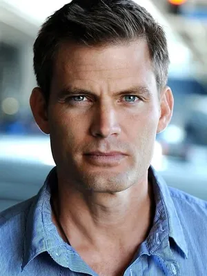 Casper Van Dien