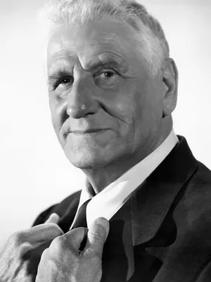 Finlay Currie