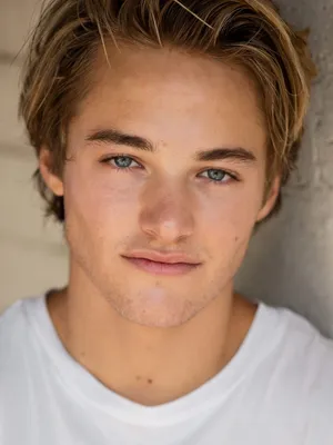 Mitchell Hoog