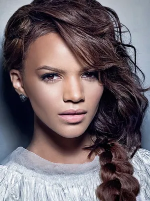 Leslie Grace