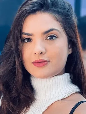 Lívia Inhudes