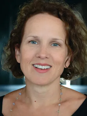 Jennifer Dundas