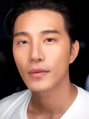Thassapak Hsu