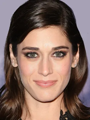 Lizzy Caplan
