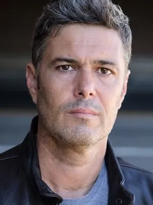 Carlos Bernard